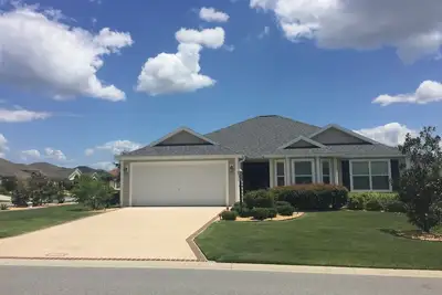 Image de Large 3 Bdrm Designer home w / Golf Cart & WiFi!