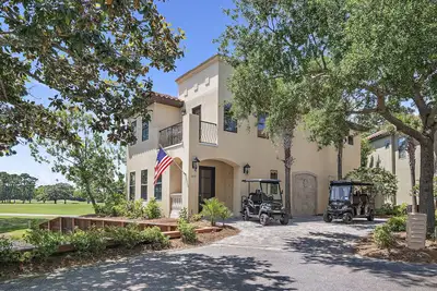 Image de Villa Lago 1875 Deux Golf Cartes Inclus ~ Aménagements incroyables ~ Maison de luxe!