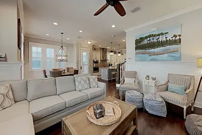 Image de \"Beach Retreat\" - Proéminence sur 30a - 4 vélos gratuits avec chaque location - 3 chambres / 2. 5 Ba pour 7 personnes