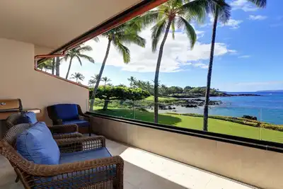 Image de Entièrement rénové Oceanfront Condo - à partir de 590 $. 00 / nuit - Makena Surf F-202
