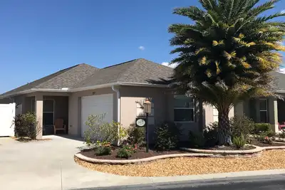 Image de Magnifiquement décorée 2 Bdrm 2 villa Ba Ctyd, Golf Cart & WiFi inclus!
