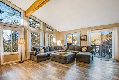 Charmante maison pour chiens avec laveuse / sécheuse privée et Wi-Fi gratuit - à pied de la plage!