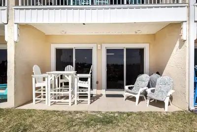 Image de \"Island Sands Unit 103\" Gulf Front, à quelques pas de la plage, , , Beach Ser