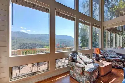 Image de Woodshed, 2 chambres, 5 personnes, vue sur la montagne, bain à remous, accès à la piscine,
