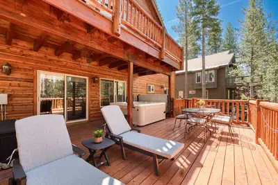 Image de Ski View - Superbe Tahoe Donner 4 Br w / Hot Tub - Piscine et salle de sport Hoa