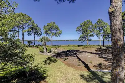 Image de 1464 Sound Villa - Entièrement rénovée - Vues magnifiques sur le son de Calibogue!
