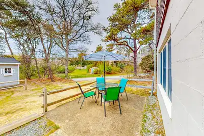 Image de Marchez jusqu'Ă Nauset Beach et National Seashore depuis cette charmante maison!