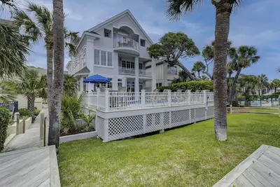 Image de Magnifique Oceanfront Home avec piscine & spa Gratuit en saison!