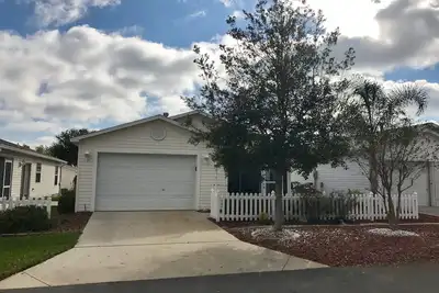 Image de 2 Bdrm Patio Villa Près de loisirs! WiFi & Golf Cart inclus!