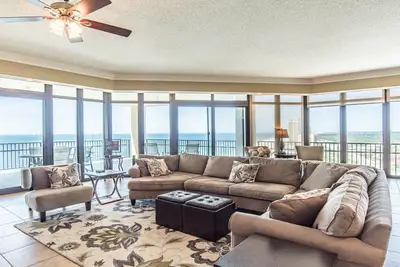 Image de Face au golfe, ÉNORME Phoenix West Condo! Promotions d'automne! !
