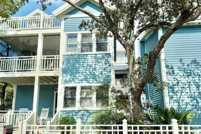 Image de Récemment mis à jour, nombreux porches, tour et Pet Friendly in Seaside