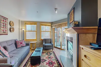 Image de Marche pour les pentes de condo confortable w / piscine, bain Ă remous, et remise en forme!