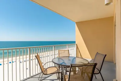 Image de Condo sur la plage avec balcon privé! Piscines et commodités communautaires! Près de superbes attractions, restaurants et plus encore!