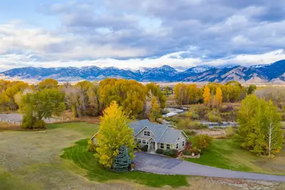 Image de River's Bend Retreat - Grande maison confortable sur la rivière East Gallatin