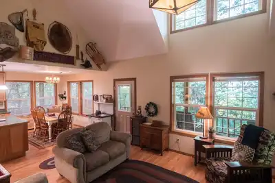 Image de Moose Manor-HotTub-Perfect Getaway sur Sandy River avec WiFi
