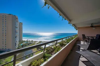 Image de Condo Gulf Front! Vues magnifiques sur l'eau depuis votre balcon privé! À quelques pas de la plage!