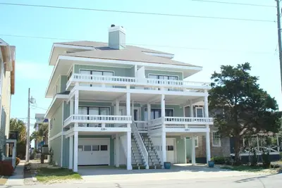 Image de Complètement rénové Sound Sound Townhome avec Boat Slip!
