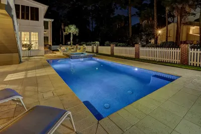 Image de Maison de luxe avec piscine privée et spa
