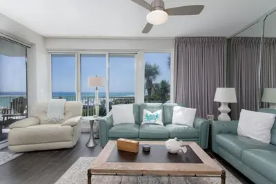 Image de Croissant sur les fauteuils de plage sans condominiums de luxe du Miramar-Gulf Front!