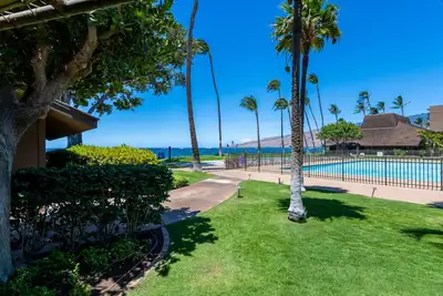 Image de Ma'alaea Surf, unité E4 - Condo moderne en bord de mer, rez-de-chaussée 2br