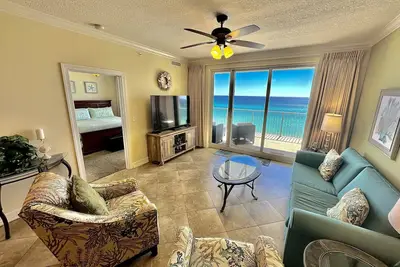 Image de Détendez-vous et profitez du service de plage gratuit dans ce condo Ocean Reef 2 chambres!