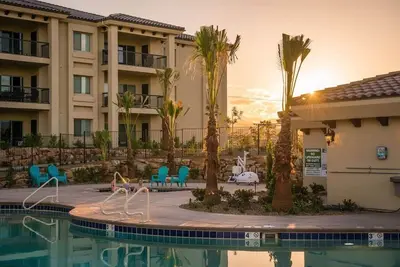 Image de Piscine énorme, grande maison, prix de tueur! Près de Tuacahn et Dixie State University