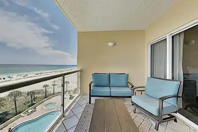 Image de Gulf-Front! Belles vues! Condo de vacances à l'île d'Émeraude ~ Balcon privé et piscine Gulf Front!
