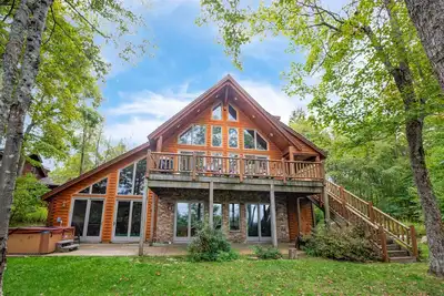 Image de Summit Ridge- 5 chambres, accès au lac \/ domaine skiable, avec piscine intérieure privée