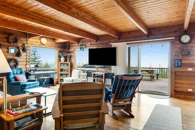 Image de Maison spacieuse w / vue sur la montagne, bunkhouse et baignoire-hot-dogs Bienvenue!