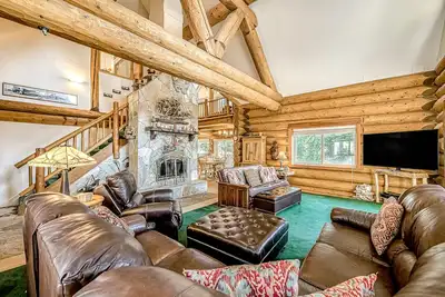 Image de Cabine familiale avec terrasse, à proximité de Huntington Lake et China Peak!