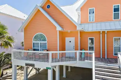 Image de Belle et spacieuse maison de plage avec une vue magnifique sur le golfe. Nouvelle cuisine mise à jour!