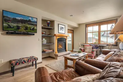 Image de Zephyr Mtn Lodge 1508 de WPLCo | Tout haut de gamme | Nouveau décor | Zone de base