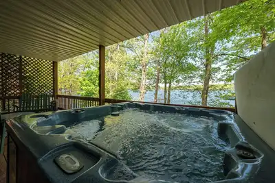 Image de Aah Chalet - 5 chambres maison au bord du lac dans le centre de Deep Creek Lake