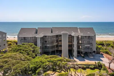 Image de Great Condo bord de l'océan! 2 Br avec WiFi et piscines!