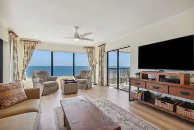 Image de 2 balcons privés avec vue imprenable sur le front de mer depuis le penthouse - SPÉCIAL Hiver 10% De RÉDUCTION Maintenant