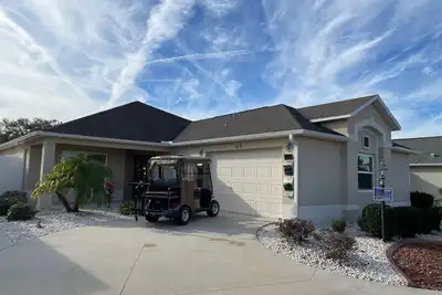 Image de Villa de 3 chambres décorée professionnellement, WiFi gratuit, voiturette de golf pour 4 personnes incluse