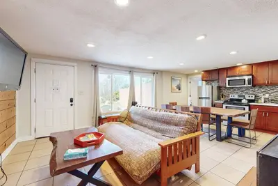 Image de Condo côtier confortable avec vue sur l'océan et proche de la plage - chiens ok!
