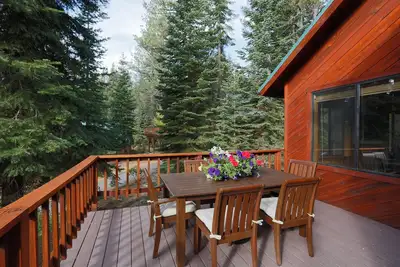 Image de Petit mais sophistiqué et magnifique! ! Ce Tahoe Donner Home va impressionner!