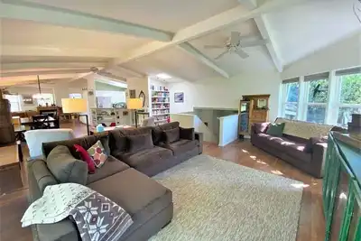 Image de Magnifique maison avec ruisseau dans la cour, 10 min. à la ville \/ 20 min. Ski, Animaux acceptés