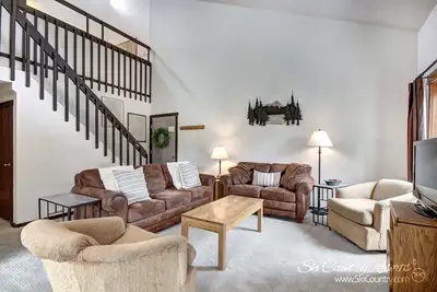 7ème nuit gratuite! Roomy Rockies Retreat, WiFi, Ascenseur, Cheminée à gaz, Forest Vie