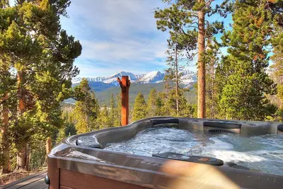 Vues phénoménales et 1 bloc de la navette gratuite table de billard et bain à remous privé