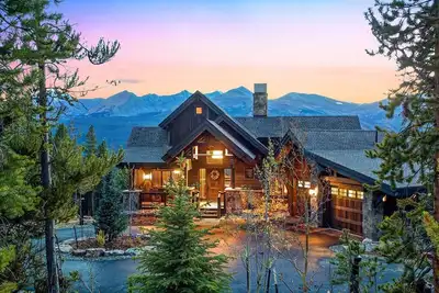 Three Sisters Lookout - Private Luxury Home - Baldy Mountain
