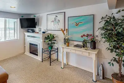 Image de Condo confortable avec vue sur l'océan et accès immédiat à la plage, très bien situé!