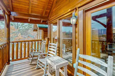 Image de Dog-friendly, vue sur la montagne de luxe w \/ bain à remous privé, salle de jeux, ponts et vues