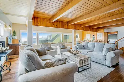Image de Maison spacieuse avec deux grandes terrasses et vue sur l'océan - idéal pour les groupes!