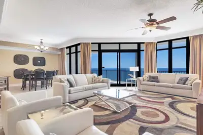 Image de Promotions d'automne! ! Phoenix West 3br Condo avec balcon privé! ! Rivière tranquille! !