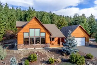 Image de Cabine familiale à Roslyn Ridge! WiFi | Spa privé | Piscine d'été!