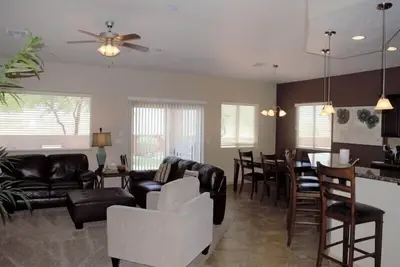 Image de Un d'une maison de trois chambres type avec garage attenant 2 voitures! -1402