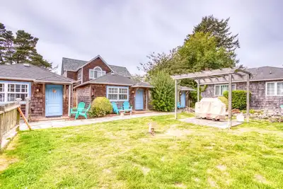 Image de Six chalets acceptant les chiens avec cour et barbecue communs - à deux rues de la plage!