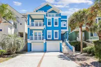Image de Oceanfront Accueil w / piscine privée, 2 espaces de vie et une vue imprenable sur la plage